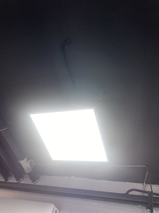 Продам светильник 60*60 потолочный