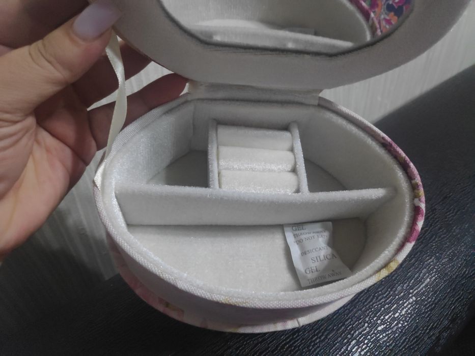 Продам Шкатулка  для украшений для деаочек