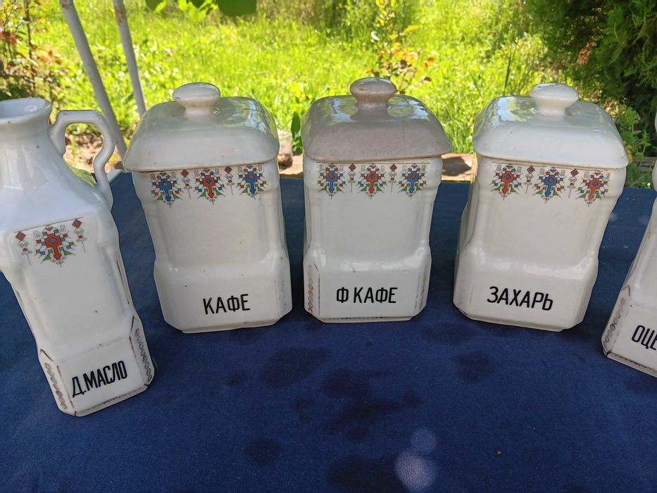 Голям масивен старинен порцеланов леген и буркани за подправки