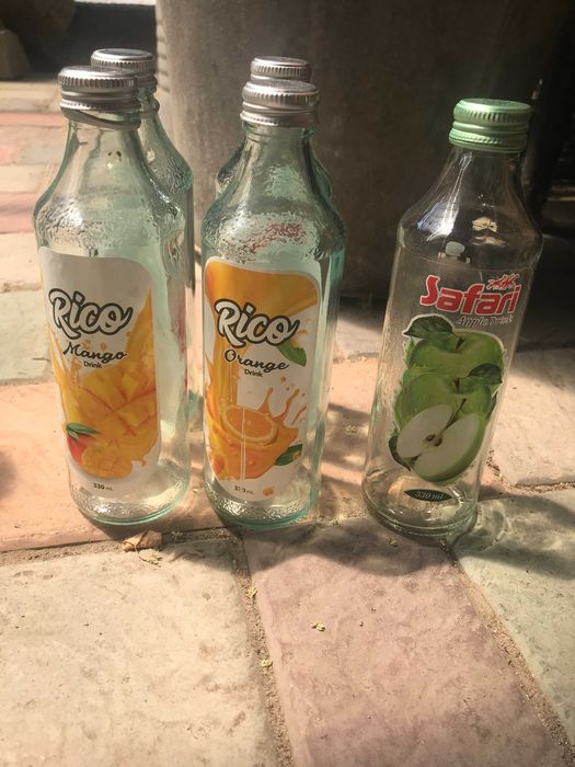 Бутылки стеклянные с винтовой крышкой