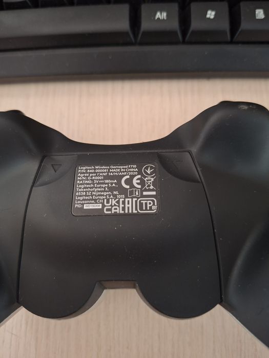 Геймпад, джойстик Logitech f710