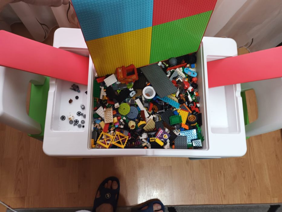 Măsuță lego cu 2 scaunele
