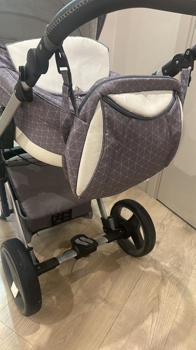 Детская прогулочная коляска