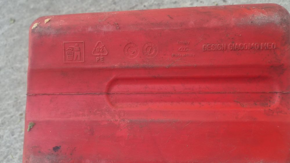 Продам канистру пластиковую