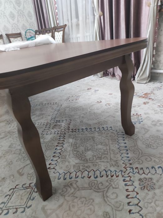 Стол со стулями в отличном состояние