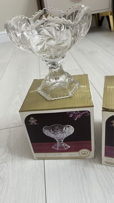 Продам вазу стеклянную