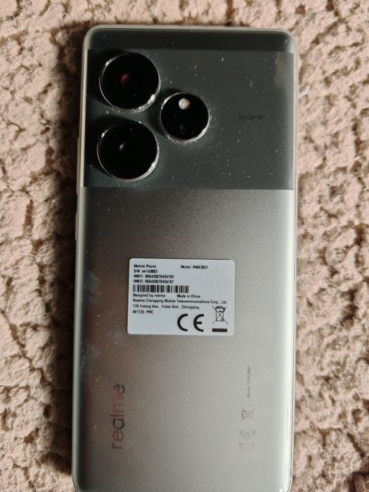 Realme GT 6 с две години гаранция