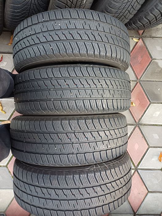 Vând 4 anvelope de iarna 205 55 r16 POINT'S by Continental foarte bune