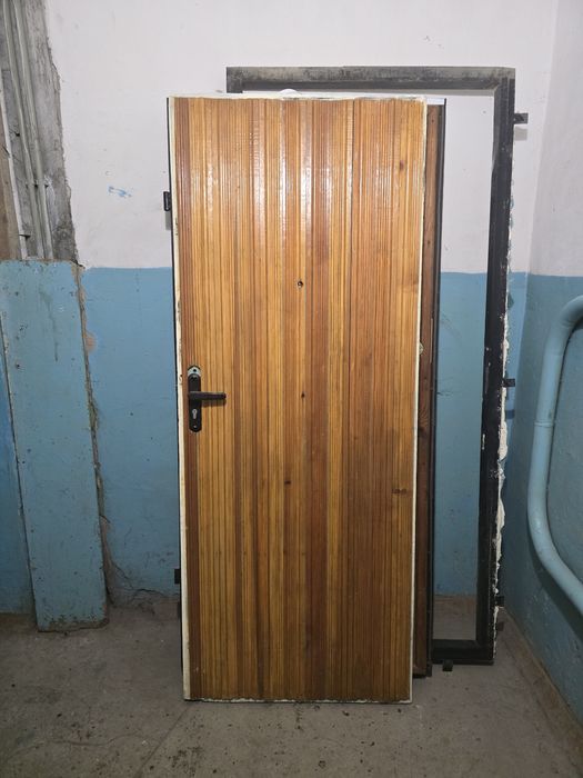 Дверь входная продам