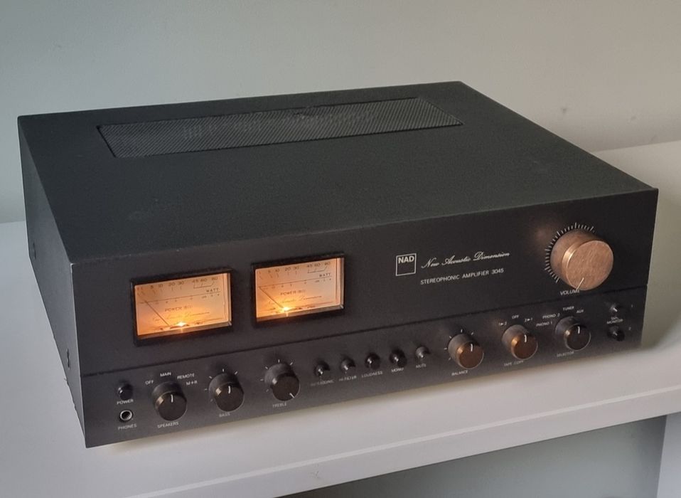 NAD 3045 stereo amplifier