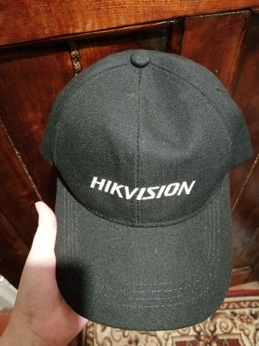 Кепка чёрная hikvision