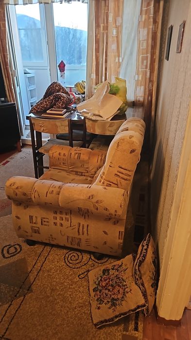 Продам диван с креслами