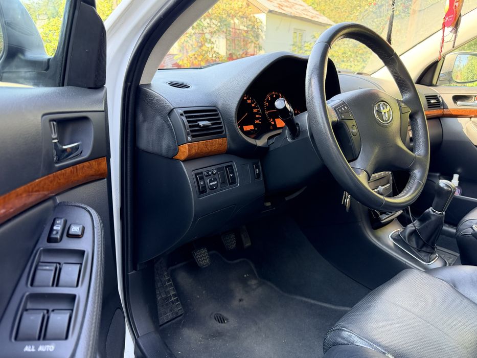 Toyota Avensis 2008 – 2.0 benzina, 150 CP – 182.000 km