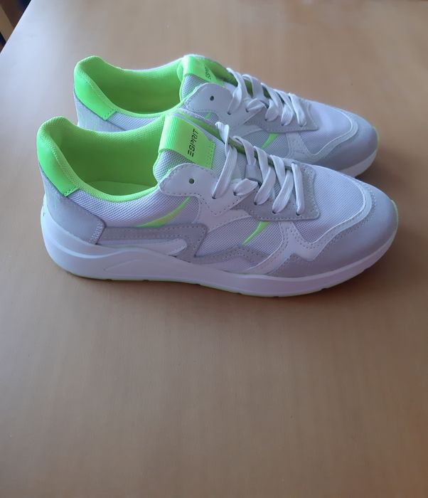 Сникърси "Esprit"