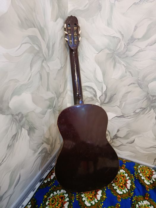 Гитара сотилади холати яхши