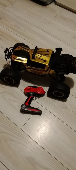 Машина на пульте радиоуправлении