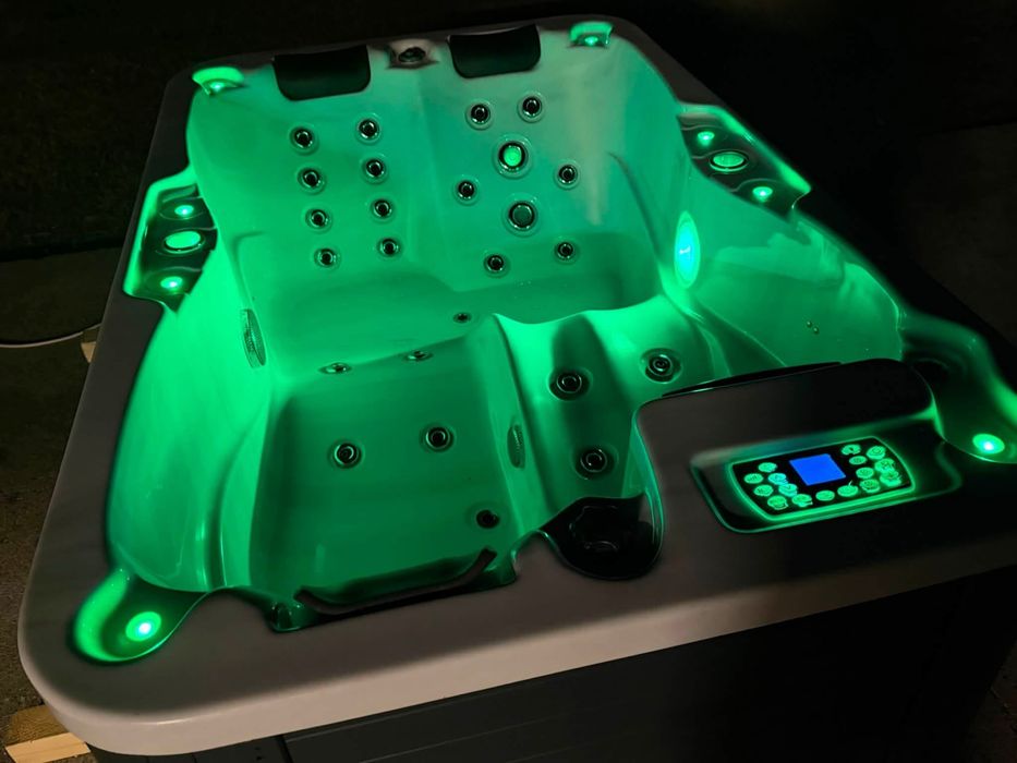 Jacuzzi spa piscină 3 persoane