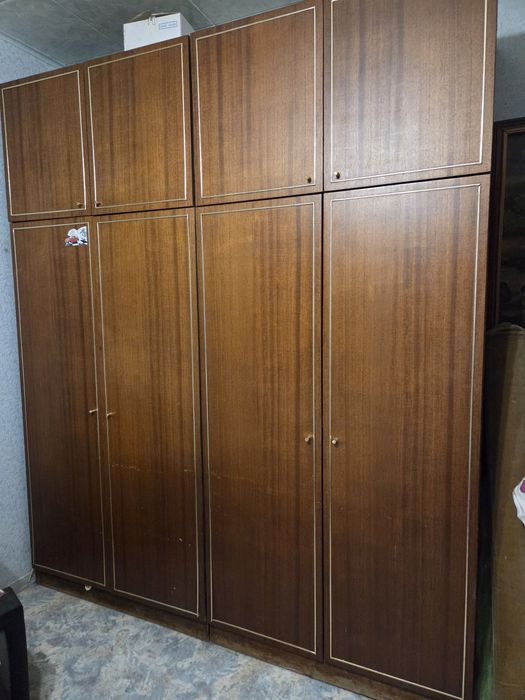 Шкаф советский в отличном состоянии