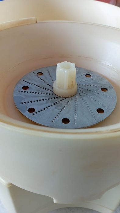 Продам овощерезку- соковыжималку