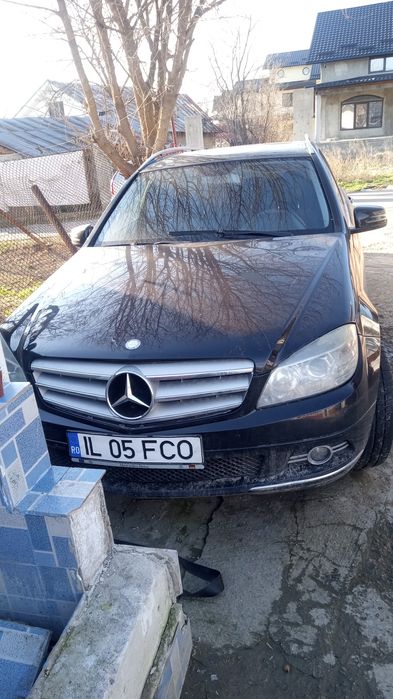 Dezmembrez Mercedes C 220