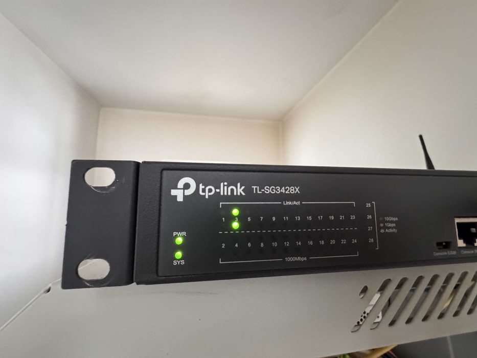 Switch TP-Link Omada SG3428X  24 porturi Gbe si 4 SFP+