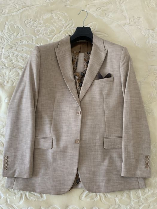 Costum de ocazie, lejer, material racoros, de vara