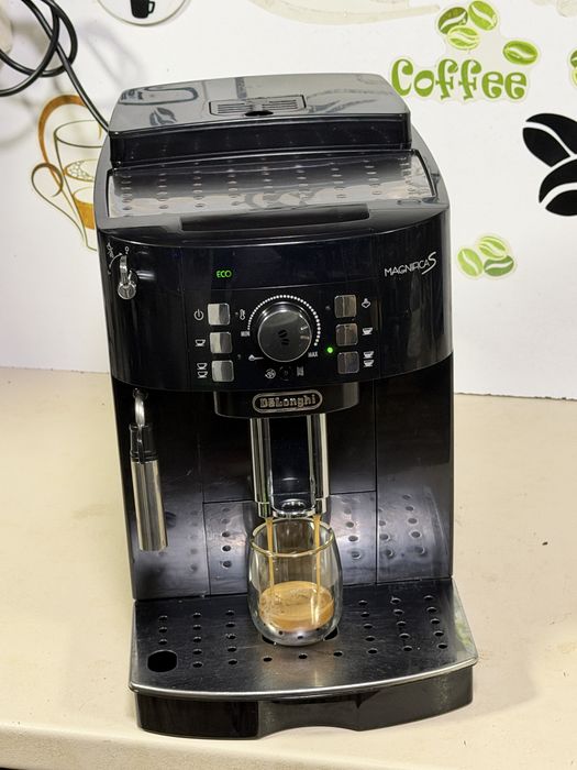 Кафемашина кафе автомат delonghi magnifica S с гаранция