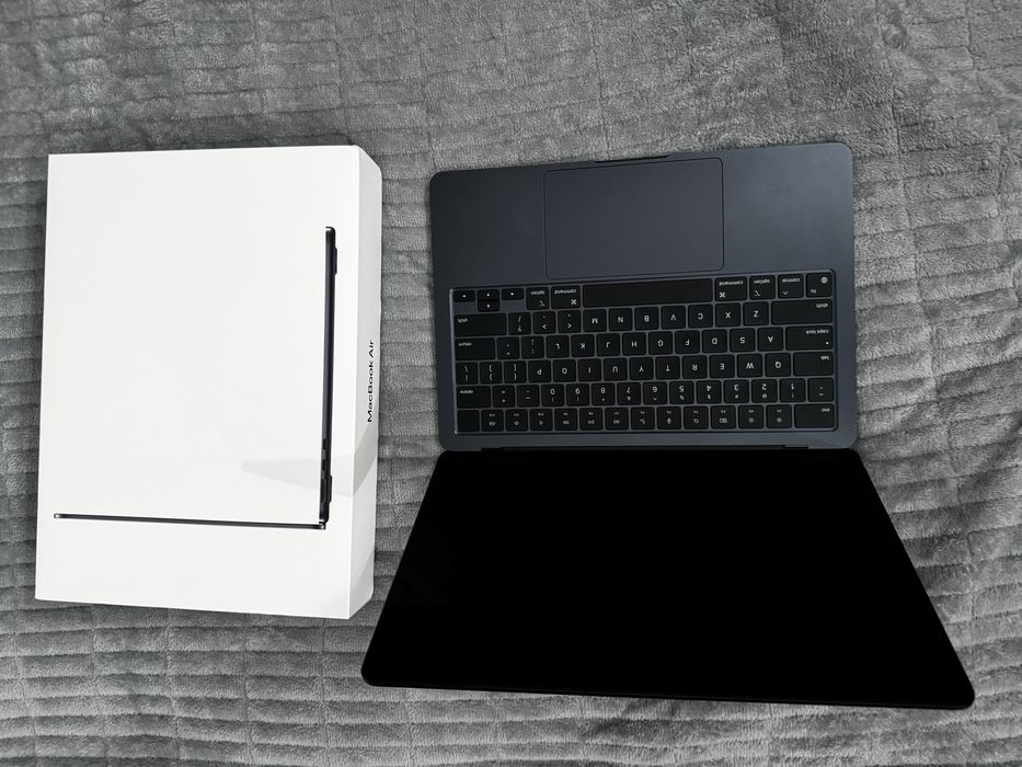 MacBook Air M2  в отличном состоянии