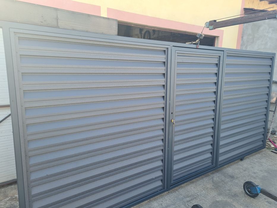 Porți garduri tip jaluzea