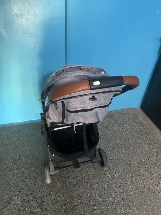 Продам детскую летнюю , маневренную коляску в хорошем состоянии