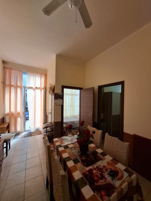 Продава се търговско помещение 70 кв.м до морето (500 м)