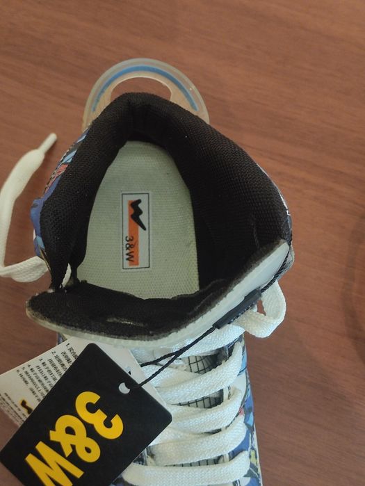 Детский кроссовки размер 33.