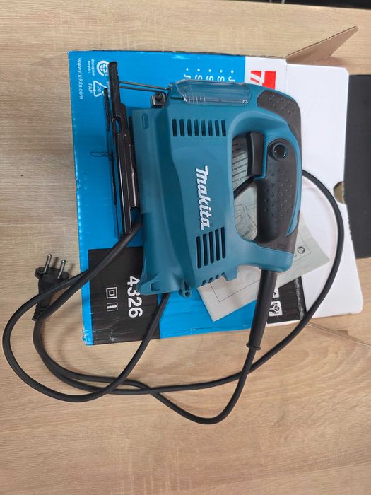 Makita - Fierastrau pendular 450 W 4326