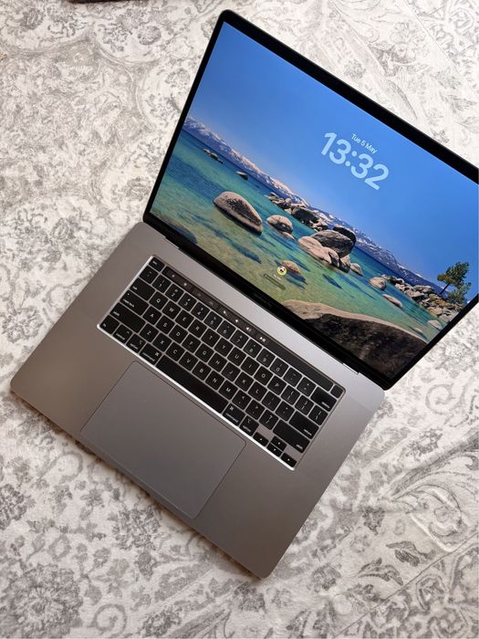 MacBook Pro (2019) | Intel i9 | 64GB RAM | 4TB | Radeon Pro 5600M