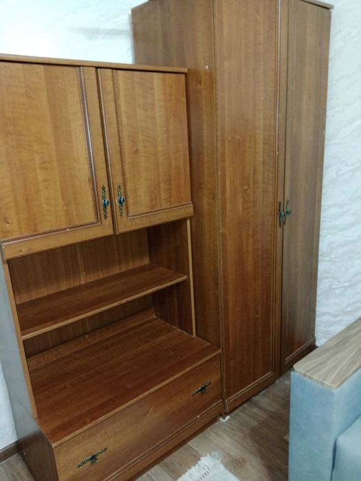 Отдам даром стенку