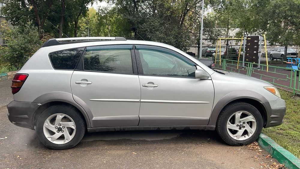 Автомобиль понтак вейб( тоуота матрикс)