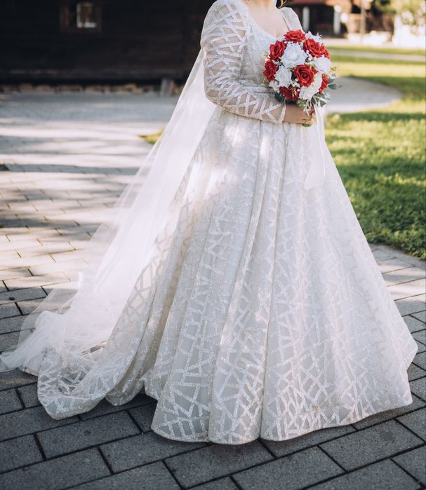 Rochie mireasa stralucitoare