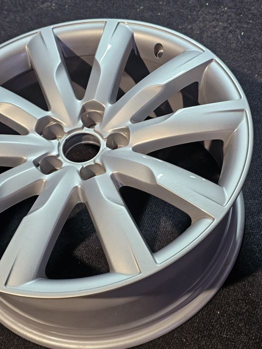 janta aliaj noua originala audi q5

cod oe: 8r0 601 025 b

r19 / 8j /