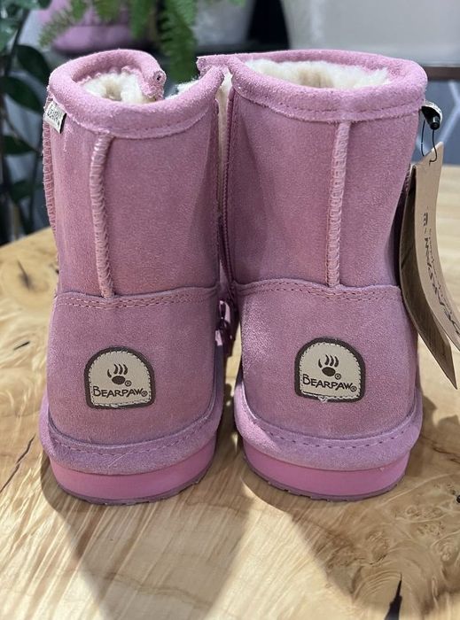 Продаю розовые новые уги для девочки