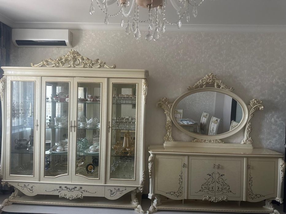 Продам сервант, комод и диван
