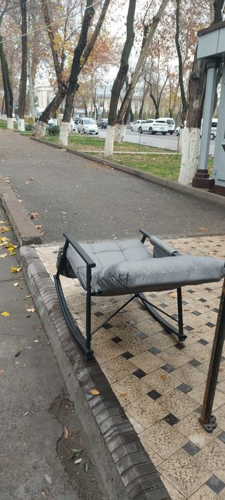 Касающиеся кресло металлическая в очен хорошом состоянии