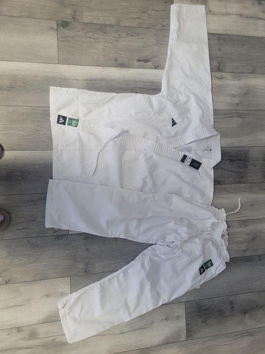 Kimono karate adidas club marimea 160, nou cu eticheta