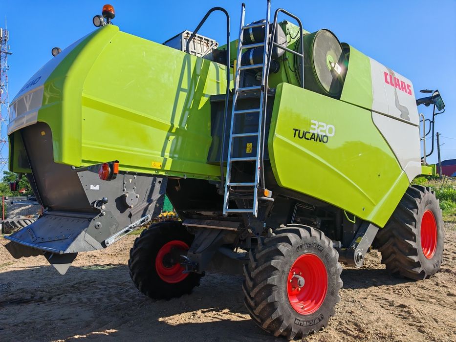 Combina Claas Tucano 320
