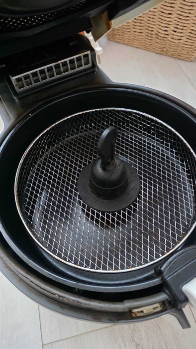 Se vinde Air fryer TEFAL