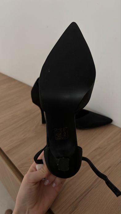 Черни токечта с каишка