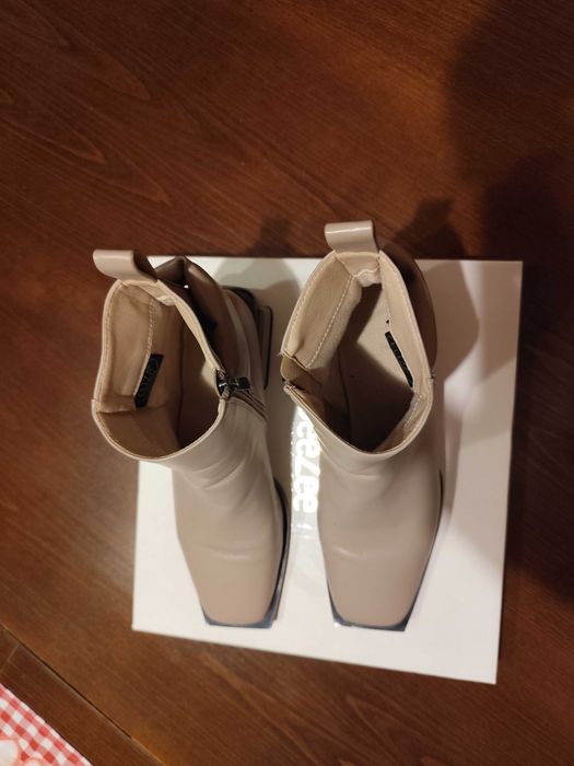 Елегантни дамски боти