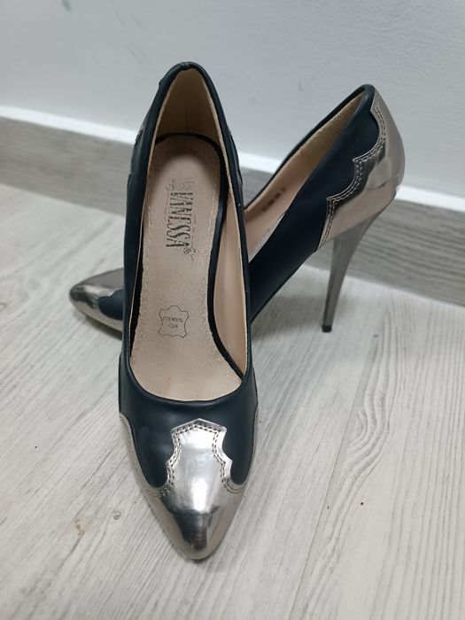 Pantofi stiletto