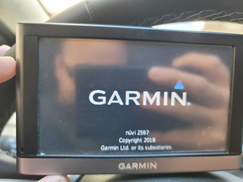 GPS Garmin nüvi® 2597LMT husa si ventuza