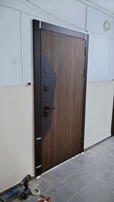 Установка входных дверей выезд в пригород