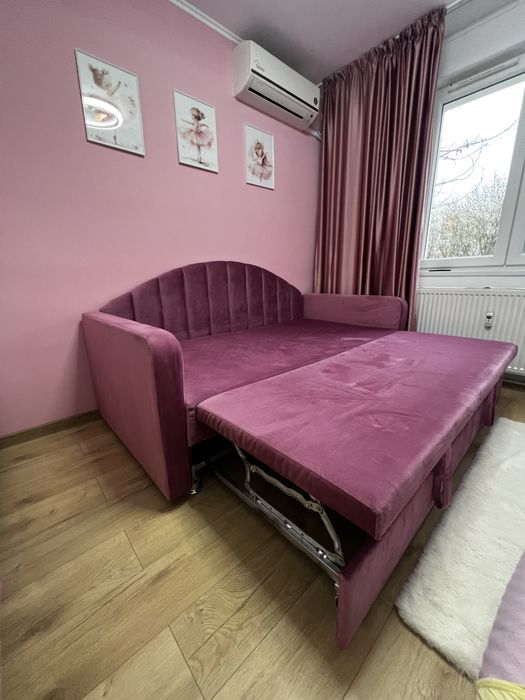 Canapea extensibila roz noua